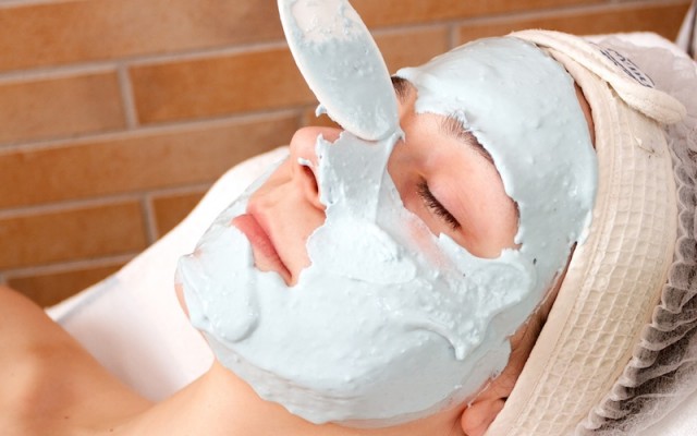 Cosmetic face masks. All you should know about them.