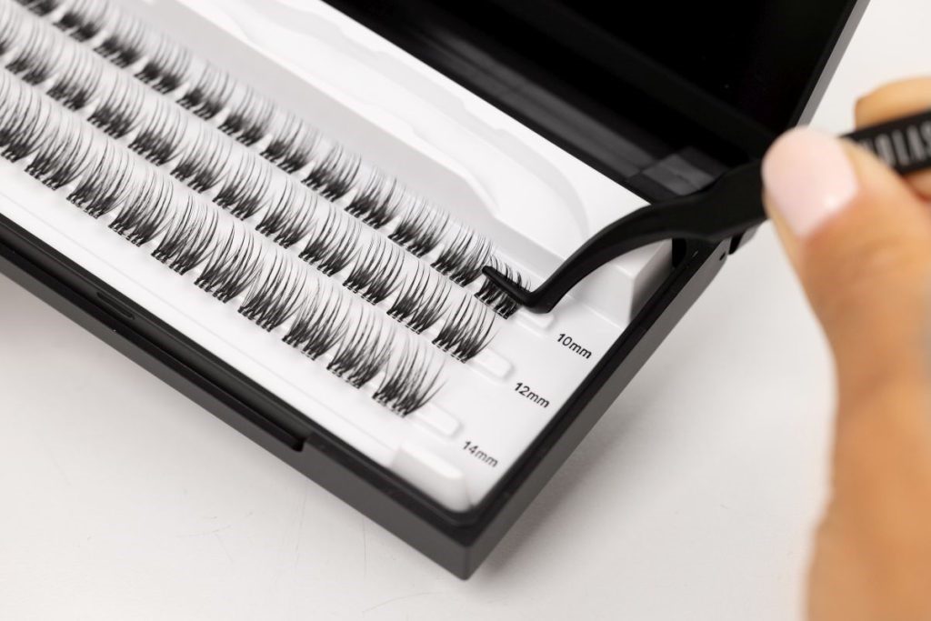 self adhesive lashes